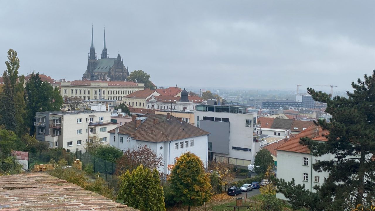 Razgled z gradu na cerkev sv. Petra in Pavla
