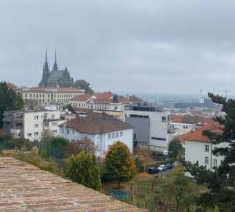 Razgled z gradu na cerkev sv. Petra in Pavla