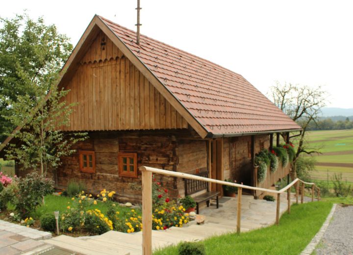 KMEČKA HIŠA BAHOR