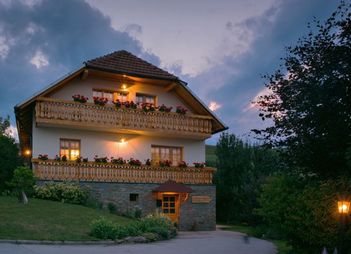 URŠKA