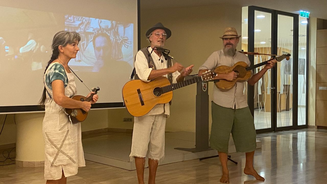 Lokalna etno -folk skupina Bosi je poskrbela za prijeten zaključek dogodka.