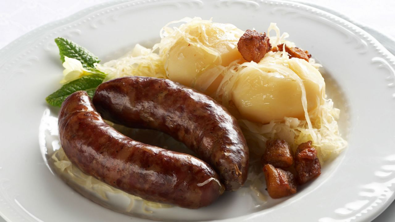 Krompir v zevnici s klobaso