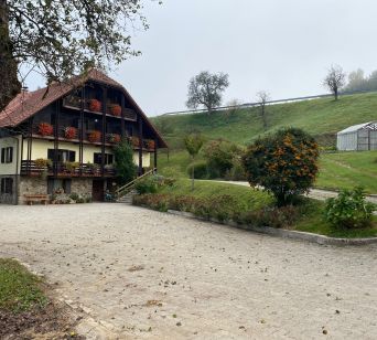 S turizmom na kmetiji se družina Kumprej v Šentanelu ukvarja že več kot 40 let.