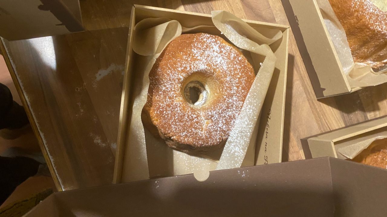 Potička je pečena in zapakirana za domov.